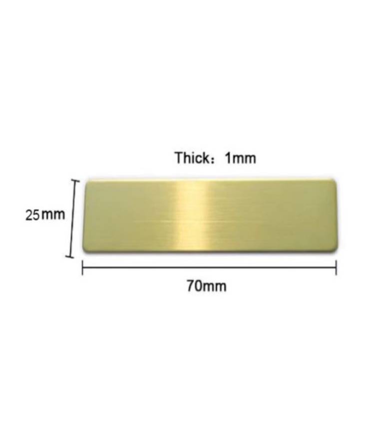 Badge en métal 7x2,5 cm, durable et personnalisable, idéal pour entreprises et événements